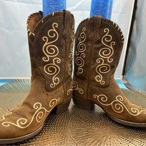 Ariat women 4.5 snip toe embroidered cowgirl boots
